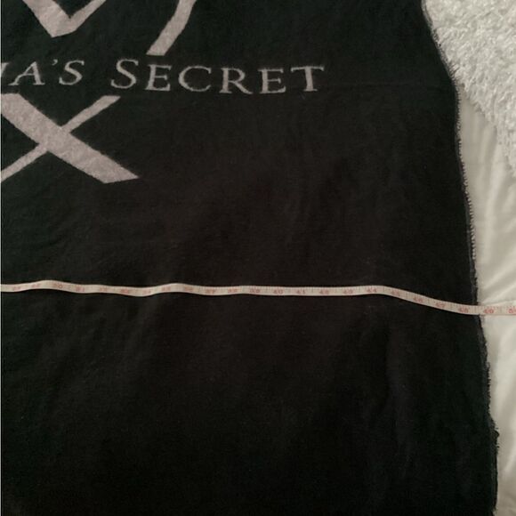 Victorias Secret blanket, throw - Picture 3 of 8